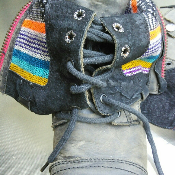 Rainbow Steve Madden boots - Picture 3 of 5